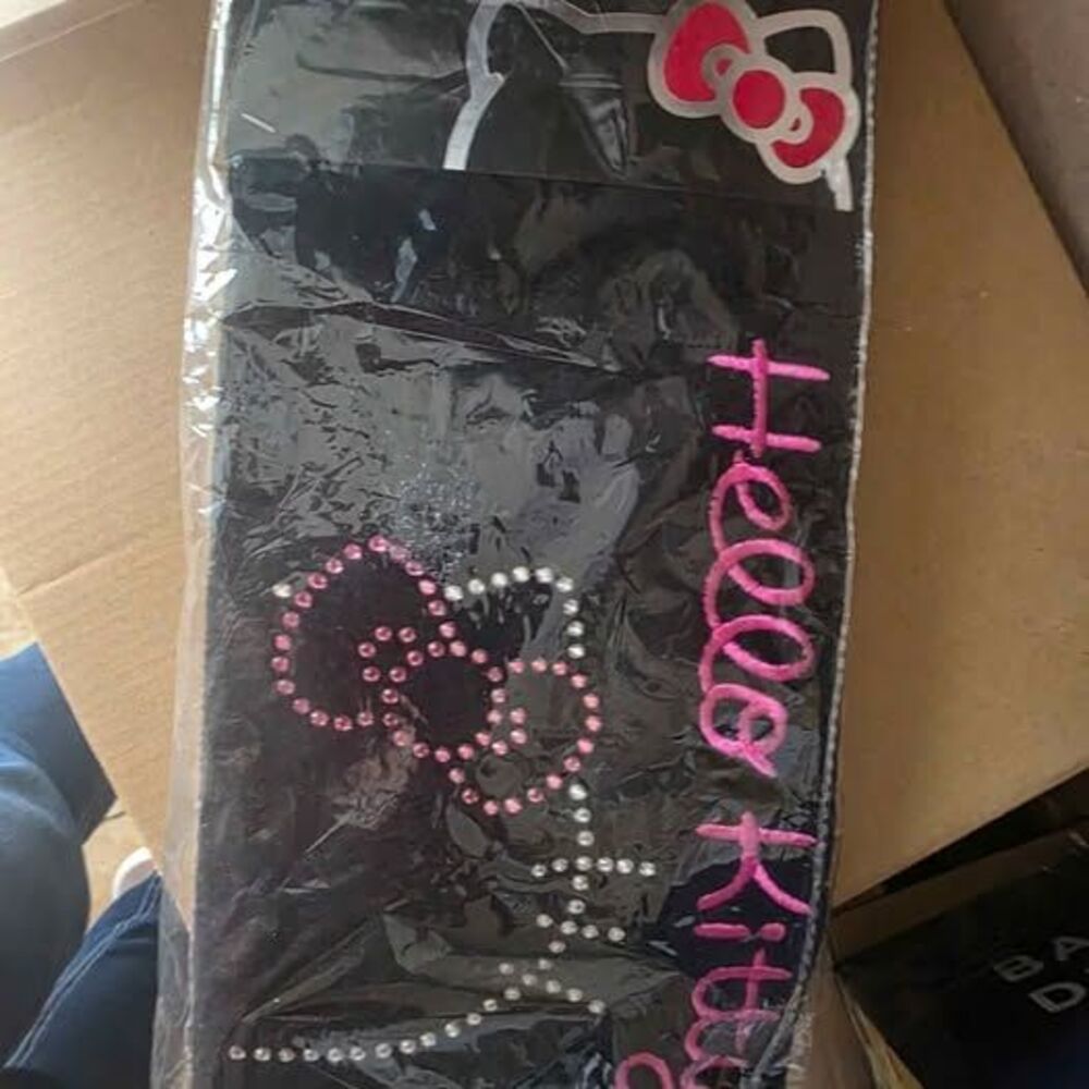Hello kitty towels new 2 available price is per towel